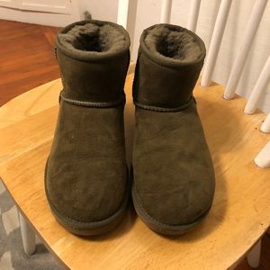 EUC UGG Classic Mini II